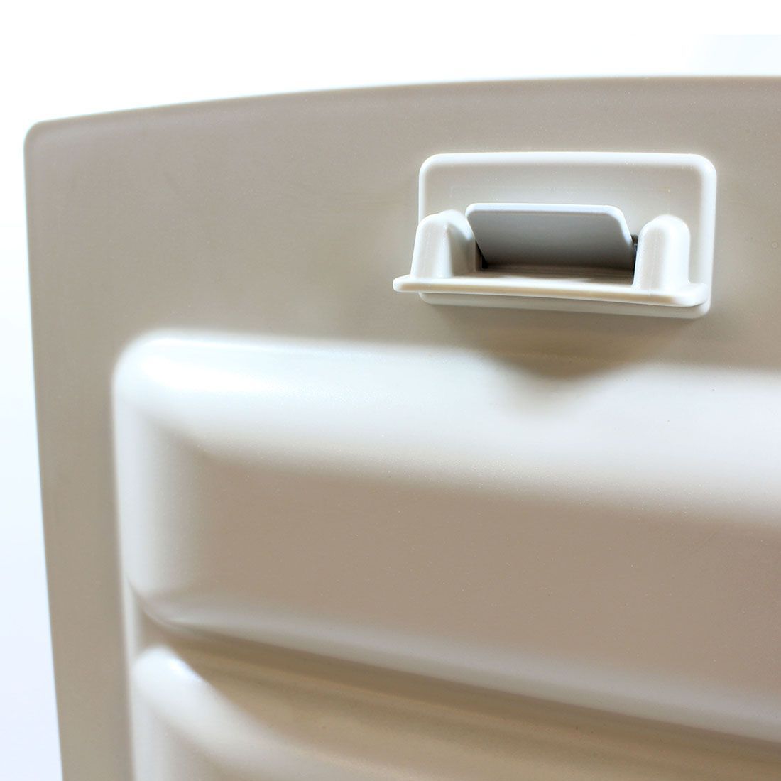 flap latch for endura locking cover